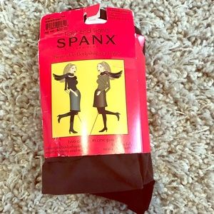 SPANX Accessories - NWT Spanx tight end reversible blk/brown tights D SPANX Accessories - NWT Spanx tight end reversible blk/brown tights D